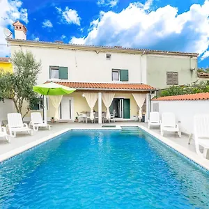 Holiday Olga With Pool &pet Friendly Ferienhaus